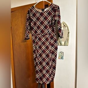 Unique Vintage 2x wiggle dress in navy/wine/cream tartan plaid. Like brand new!